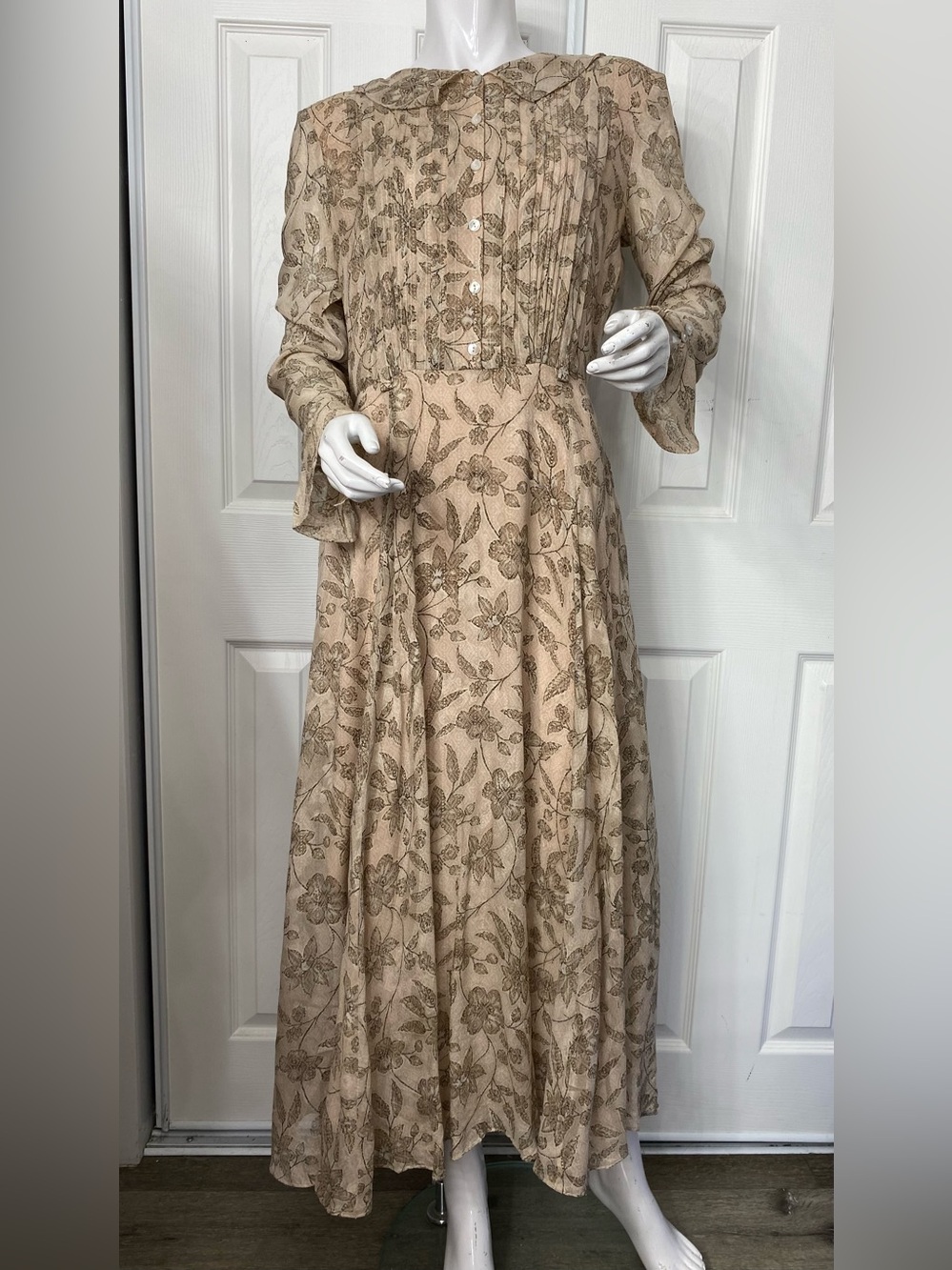 💯Silk Dana Buchman Cream Floral Pleated-Front Maxi Dress